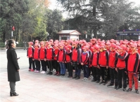 贵州余庆中学师生前往遵义红军烈士陵园进行爱国教育，红军精神薪火相传育新人